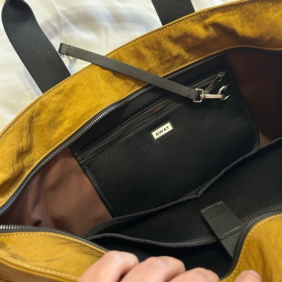 Away Explorer Tote bag first run sample NWT - Picture 5 of 11
